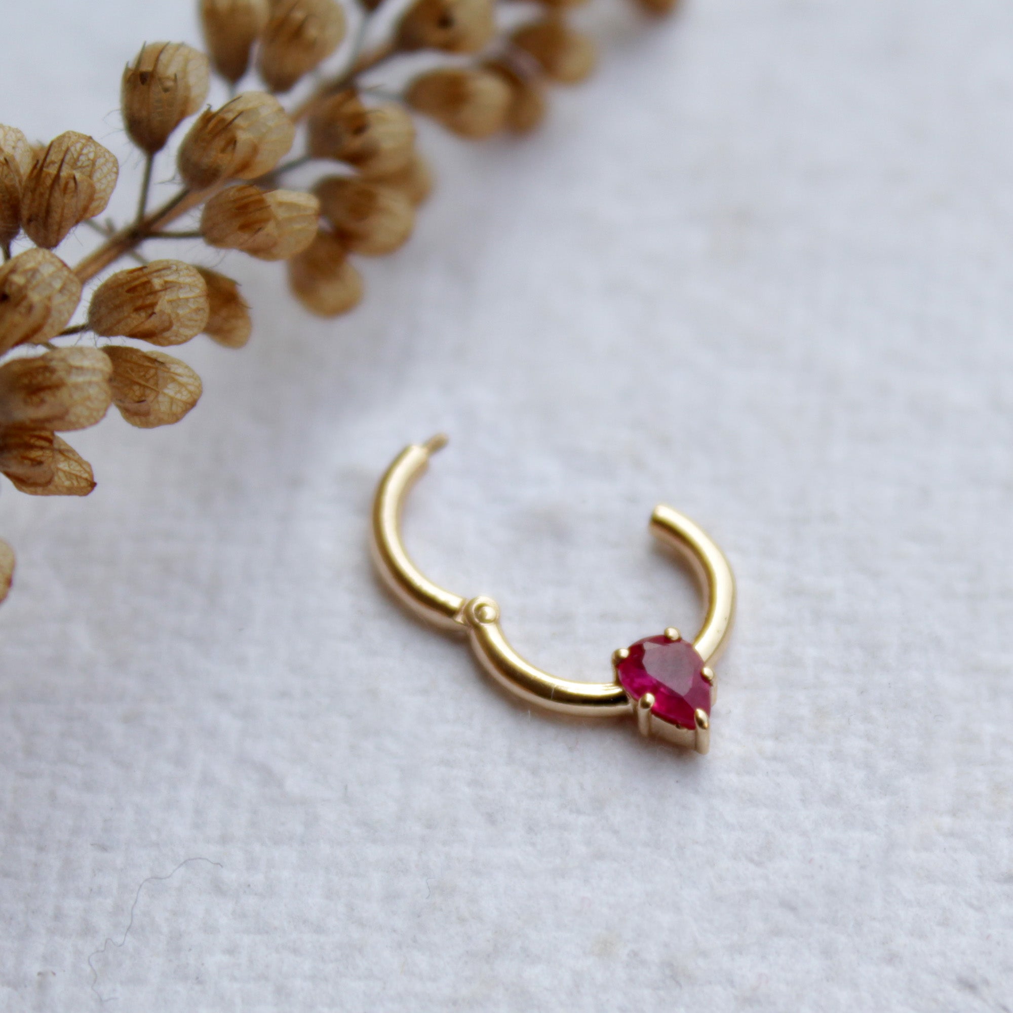 6-13mm Pear Ruby Seamless Clicker 18g