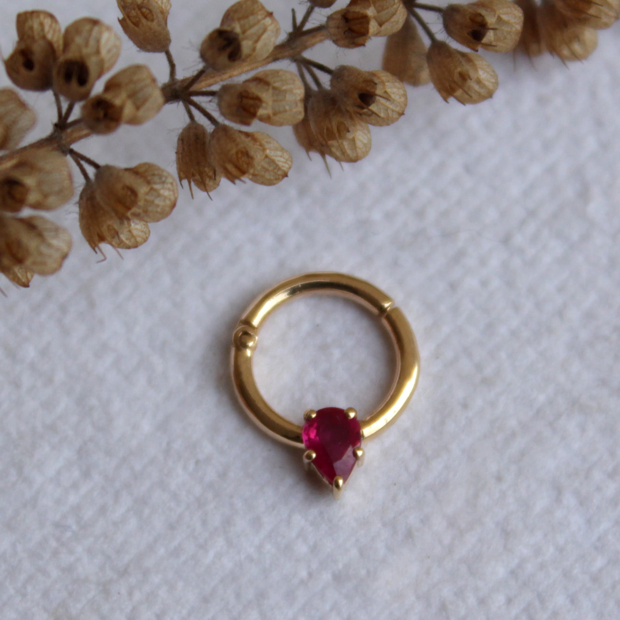 6-13mm Pear Ruby Seamless Clicker 18g