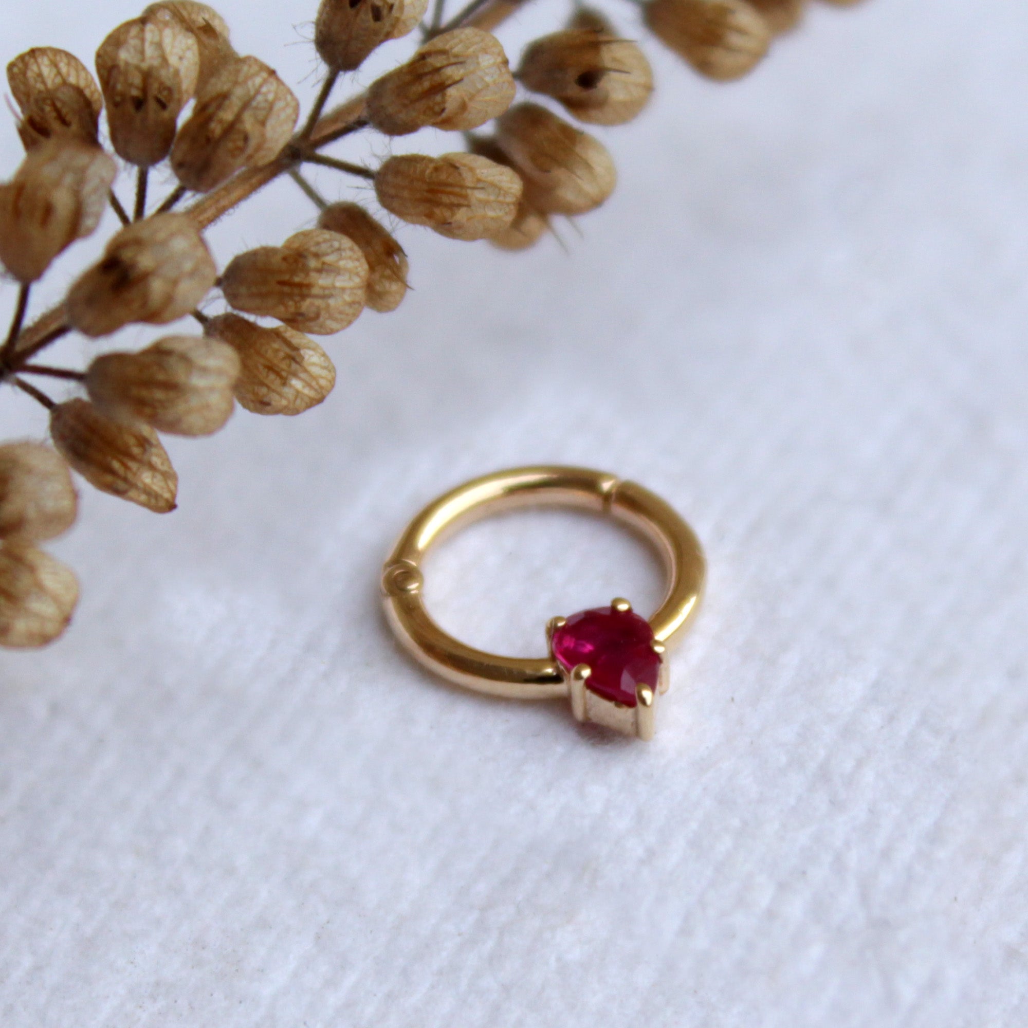 6-13mm Pear Ruby Seamless Clicker 18g