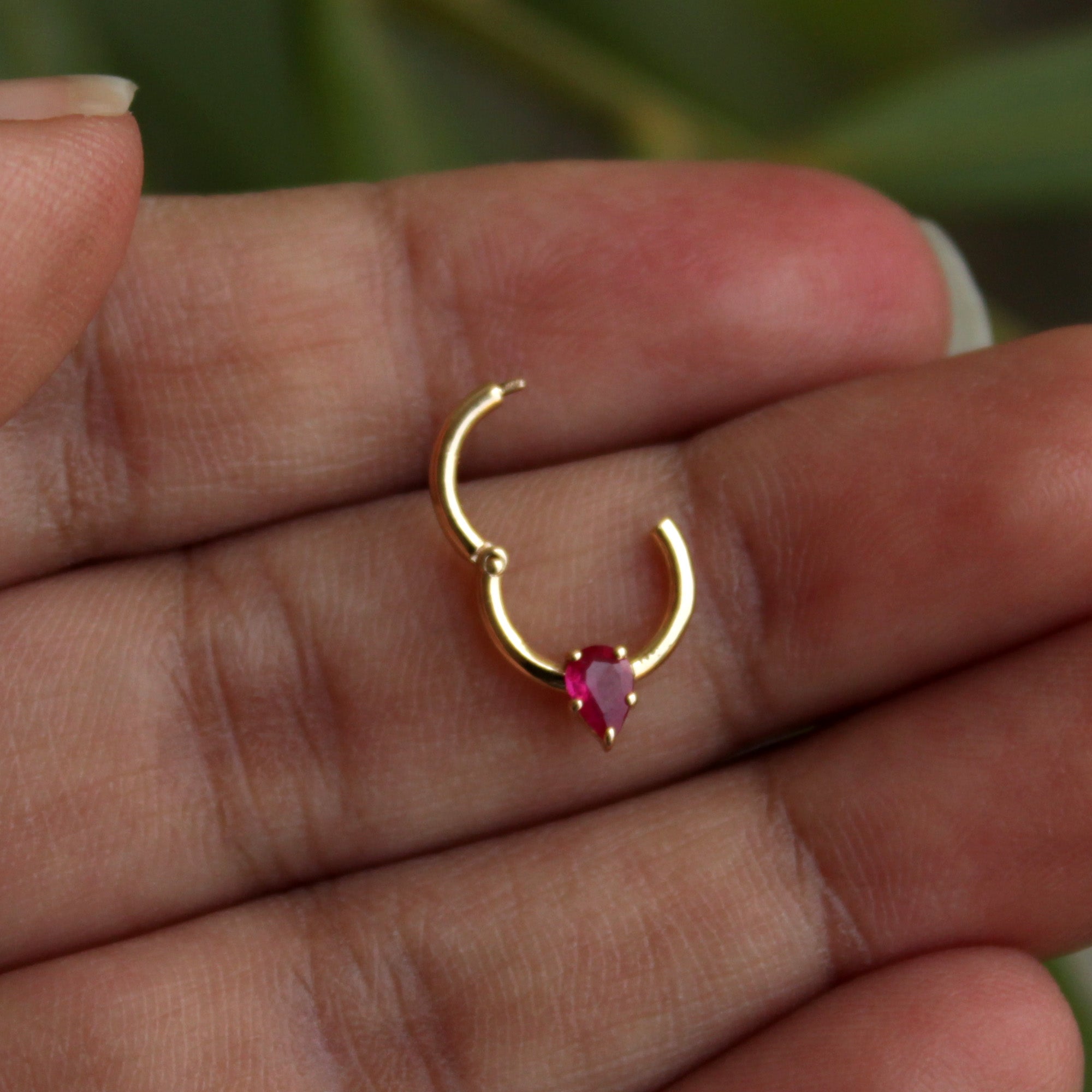 6-13mm Pear Ruby Seamless Clicker 18g