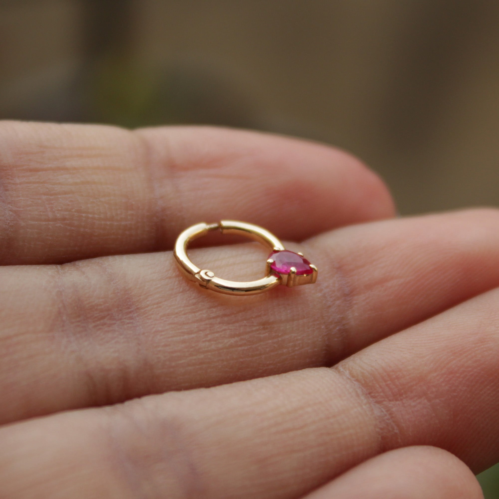 6-13mm Pear Ruby Seamless Clicker 18g