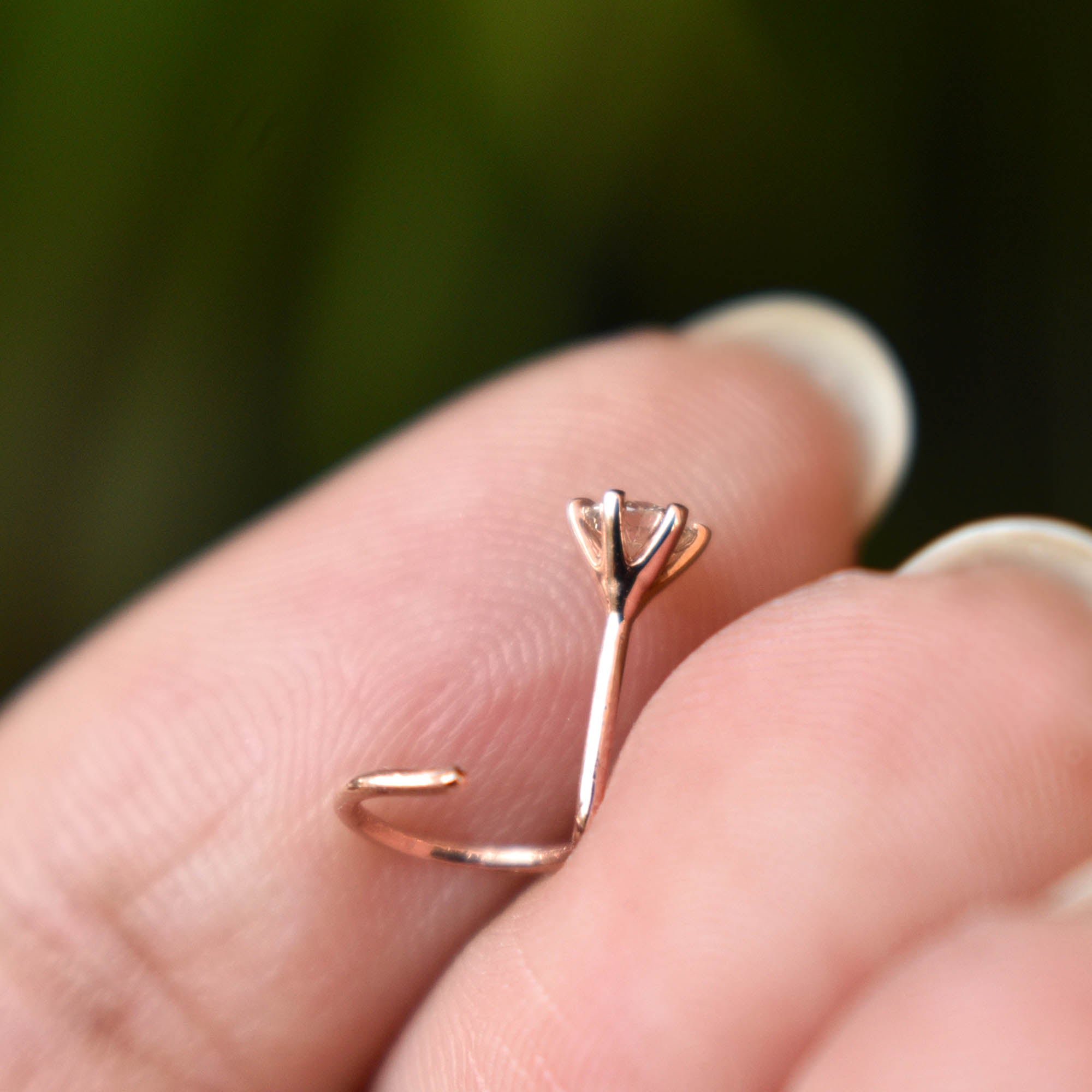 22 Gauge C/L Twist Wire Diamond Nose Stud