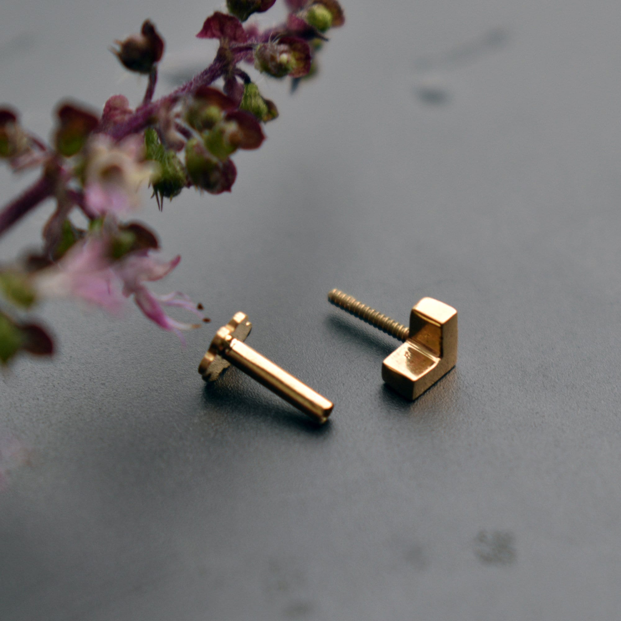Gold Peave V Stud