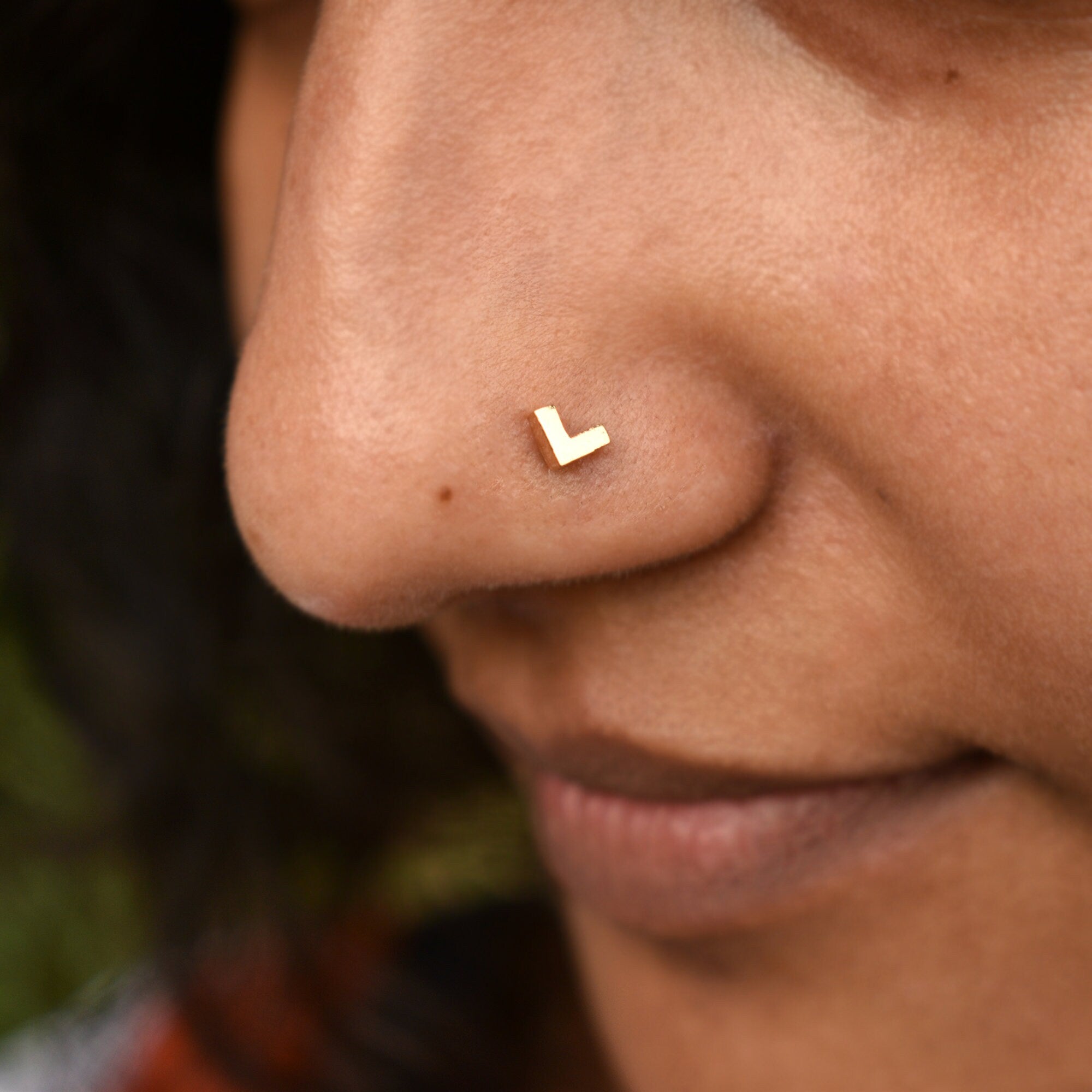 Gold Peave V Stud