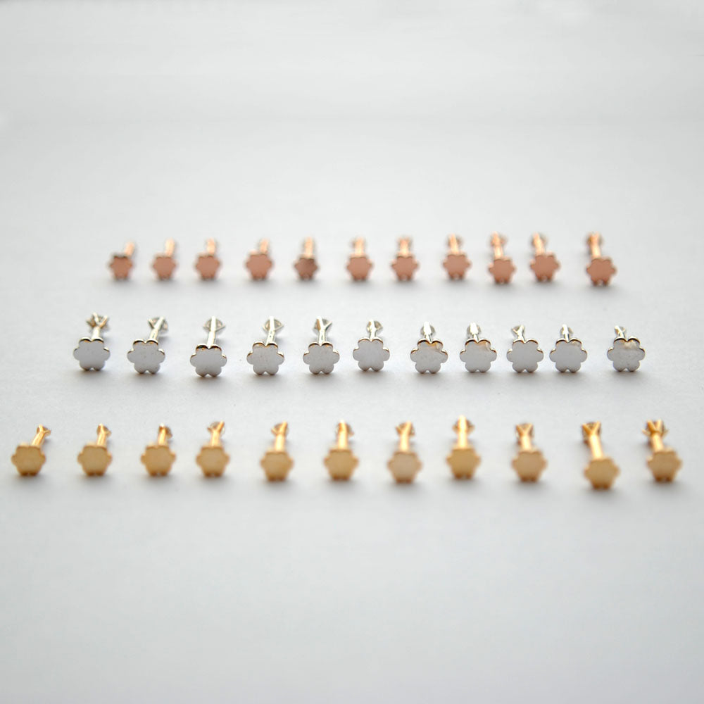 16g Internally Threaded Flatback Diamond Stud, 14k Gold