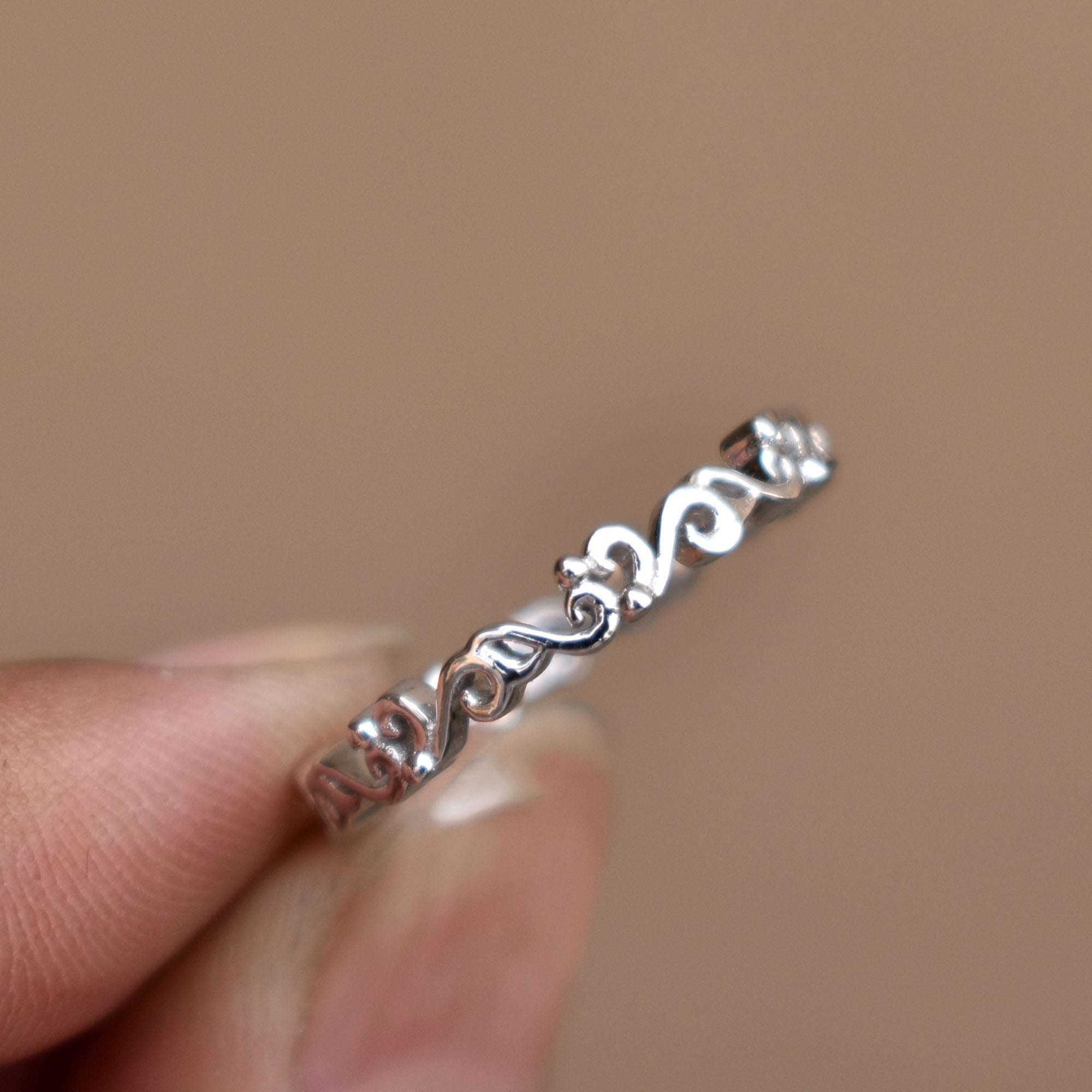 Solid Gold Ivy Vine Floral Dainty Wedding Ring