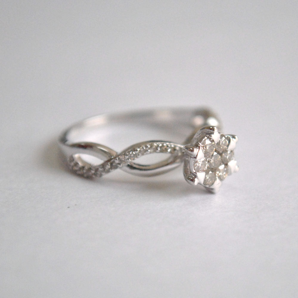 Round Illusion Set Diamond Ring with Studded Band