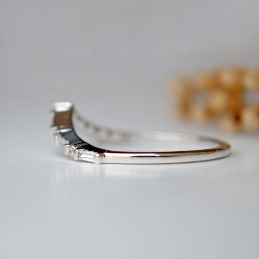 Round & Baguette Diamond Chevron V Ring