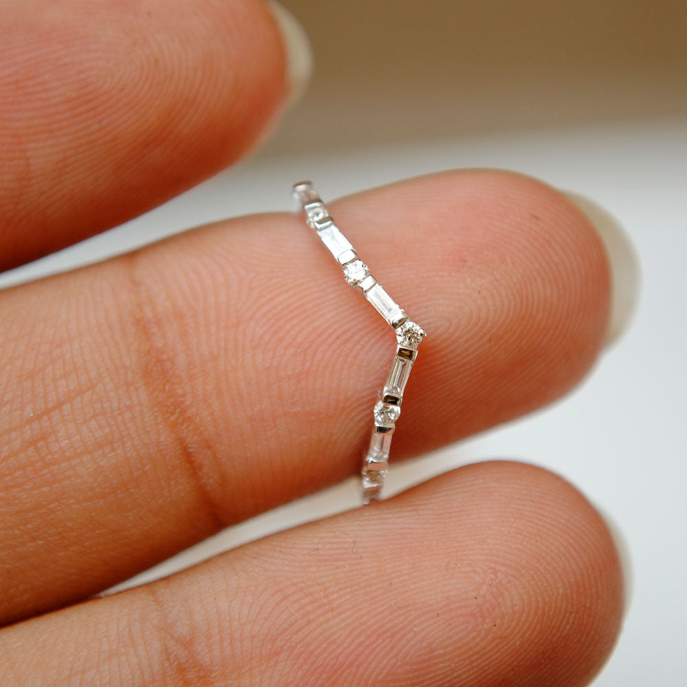 Round & Baguette Diamond Chevron V Ring
