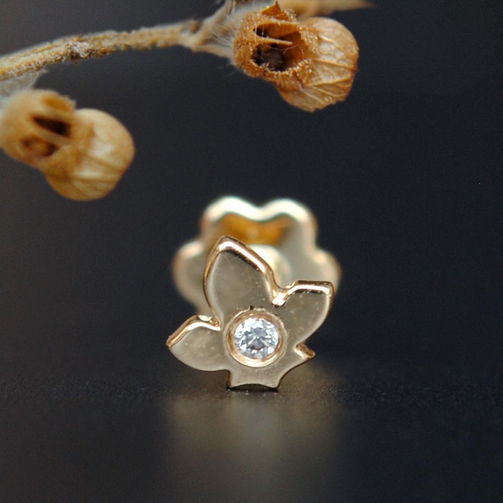 Tiny Maple Leaf Stud