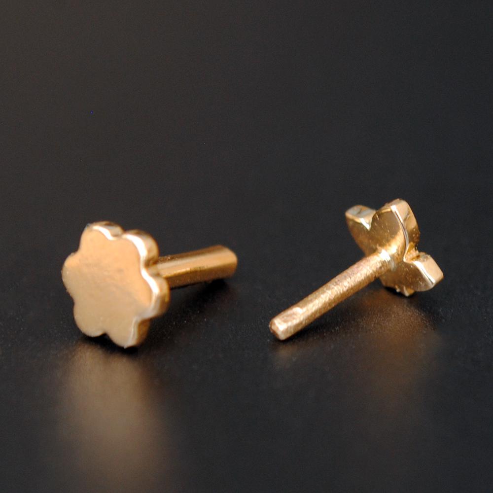 Tiny Maple Leaf Stud