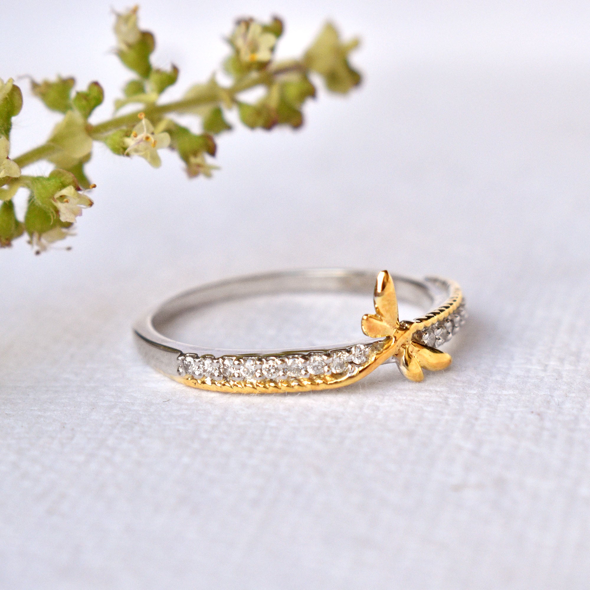 Dragonfly Ring in Gold and Diamond, Damselfly Ring