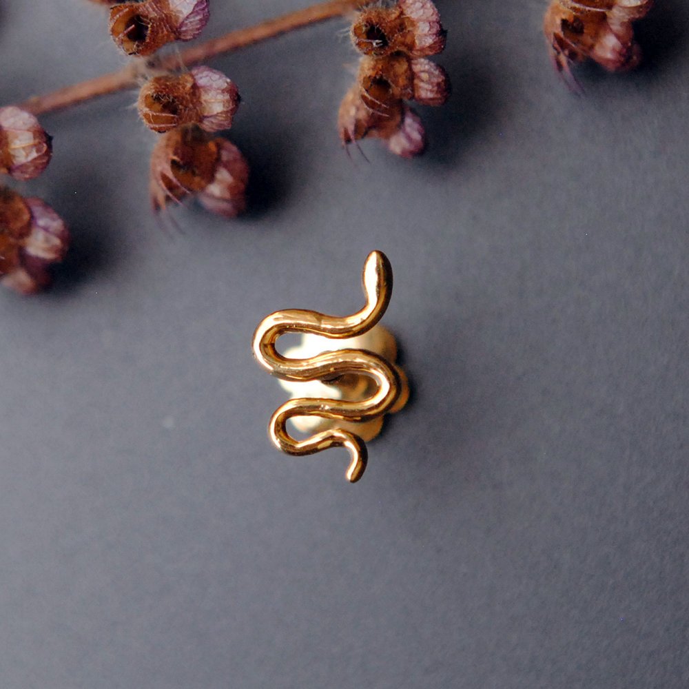 Threaded Flatback Snake Stud