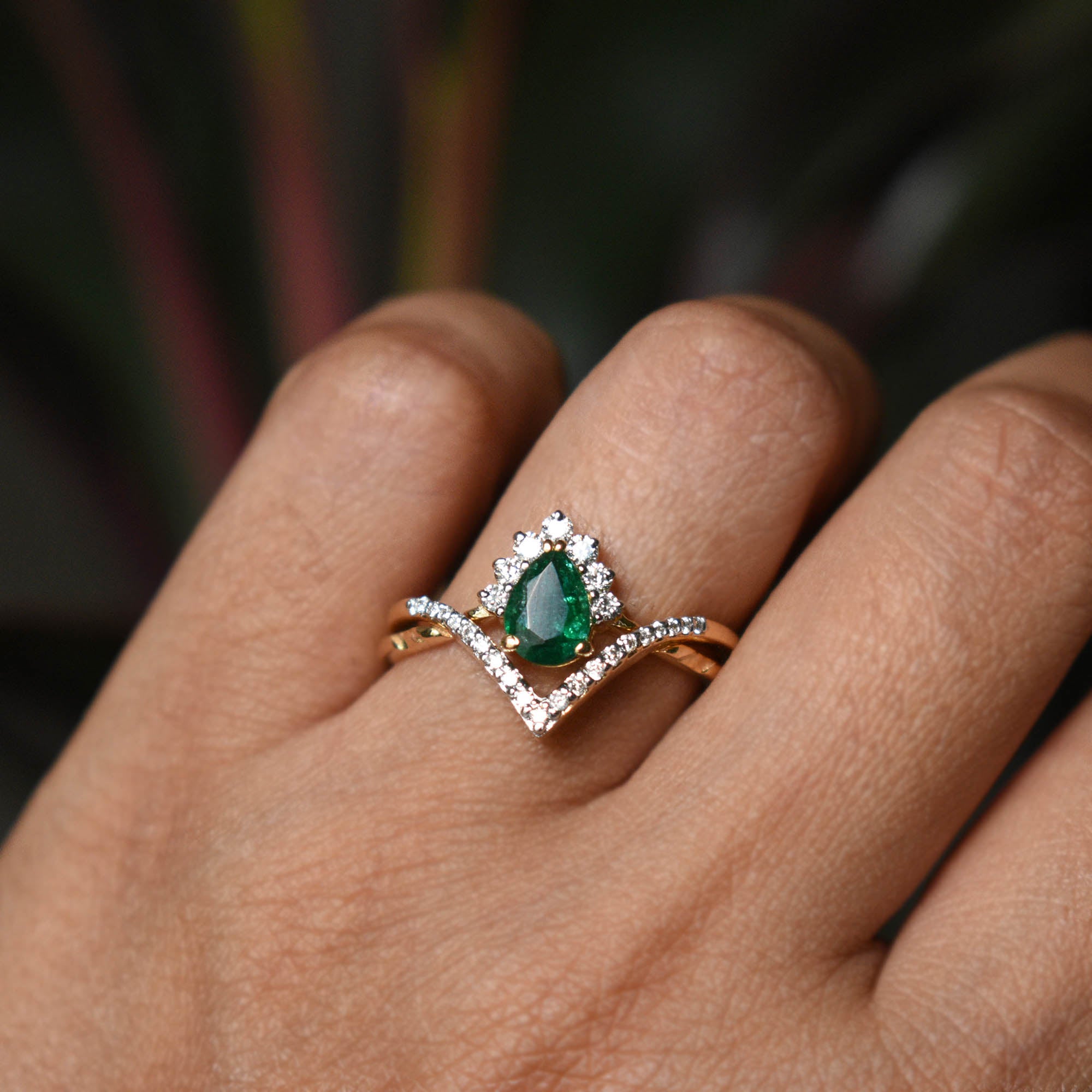 Green Natural Sapphire & Diamond white gold Ring
