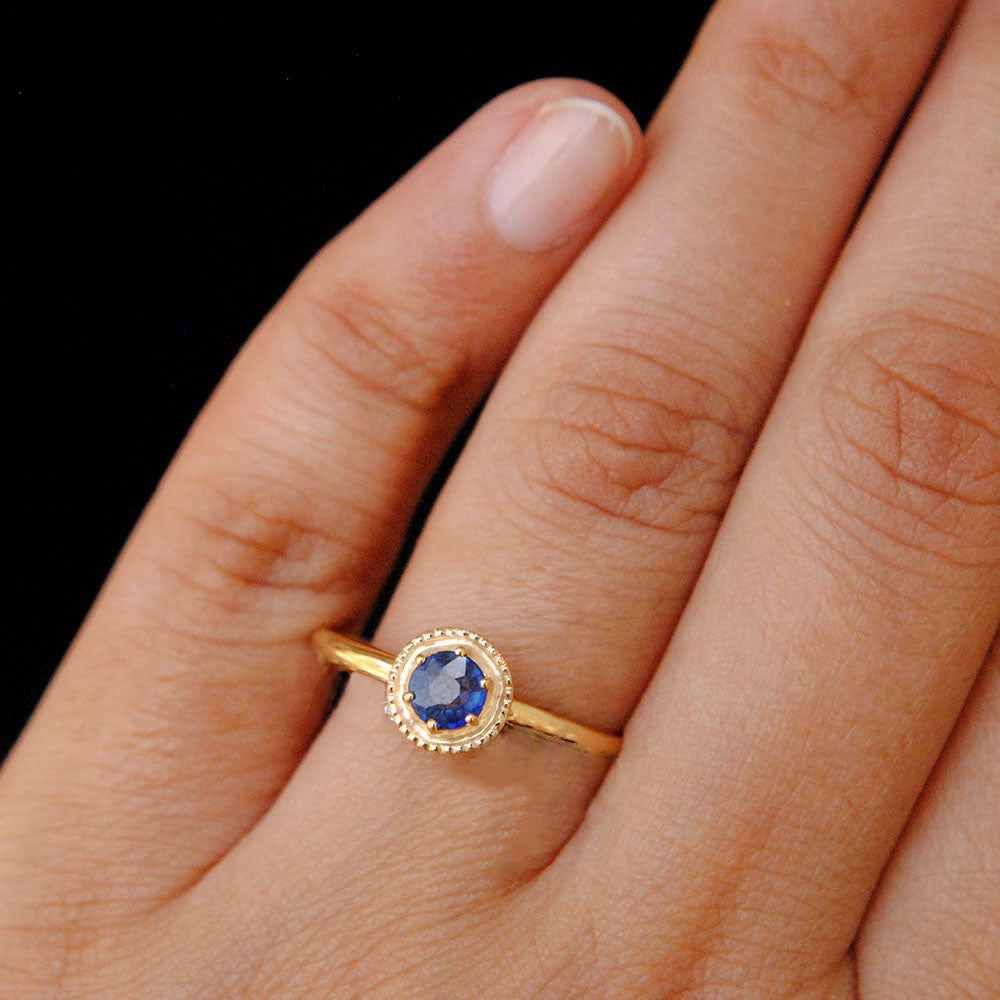 Real Diamonds Round 14k White Gold Studded Blue Sapphire Diamond Ring,  Size: 3-15 Carat at Rs 60000 in New Delhi