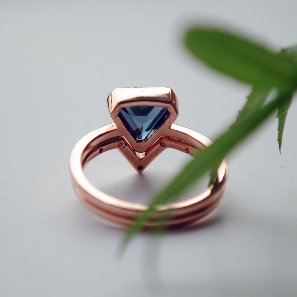 Blue Topaz Ring, Natural 4 Carat Gemstone Blue Topaz London Ring, 14K White  Gold, Set With Natural Diamond Halo and Sides, Royal Blue Ring - Etsy