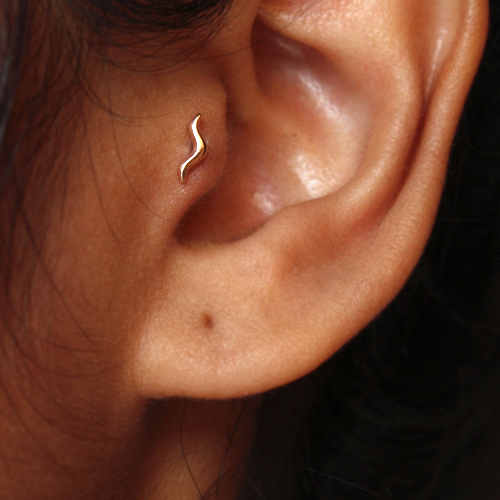 Tragus Contour Earring