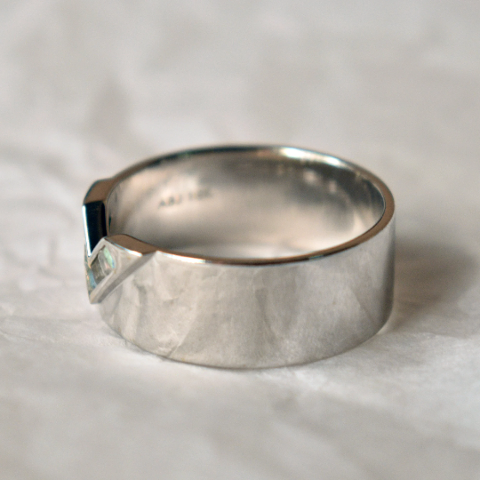 8mm Solid Gold His Wedding Band with Labradorite Set in V Cut