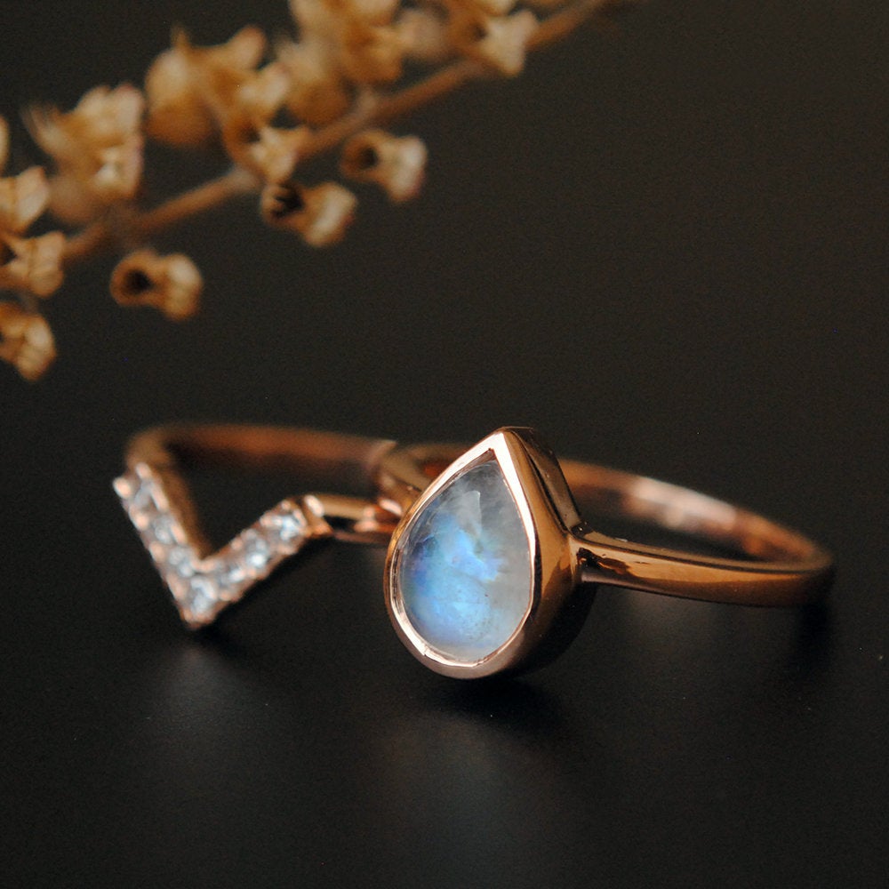 Moonstone ring vintage Emerald cut moonstone engagement ring baguette –  WILLWORK JEWELRY