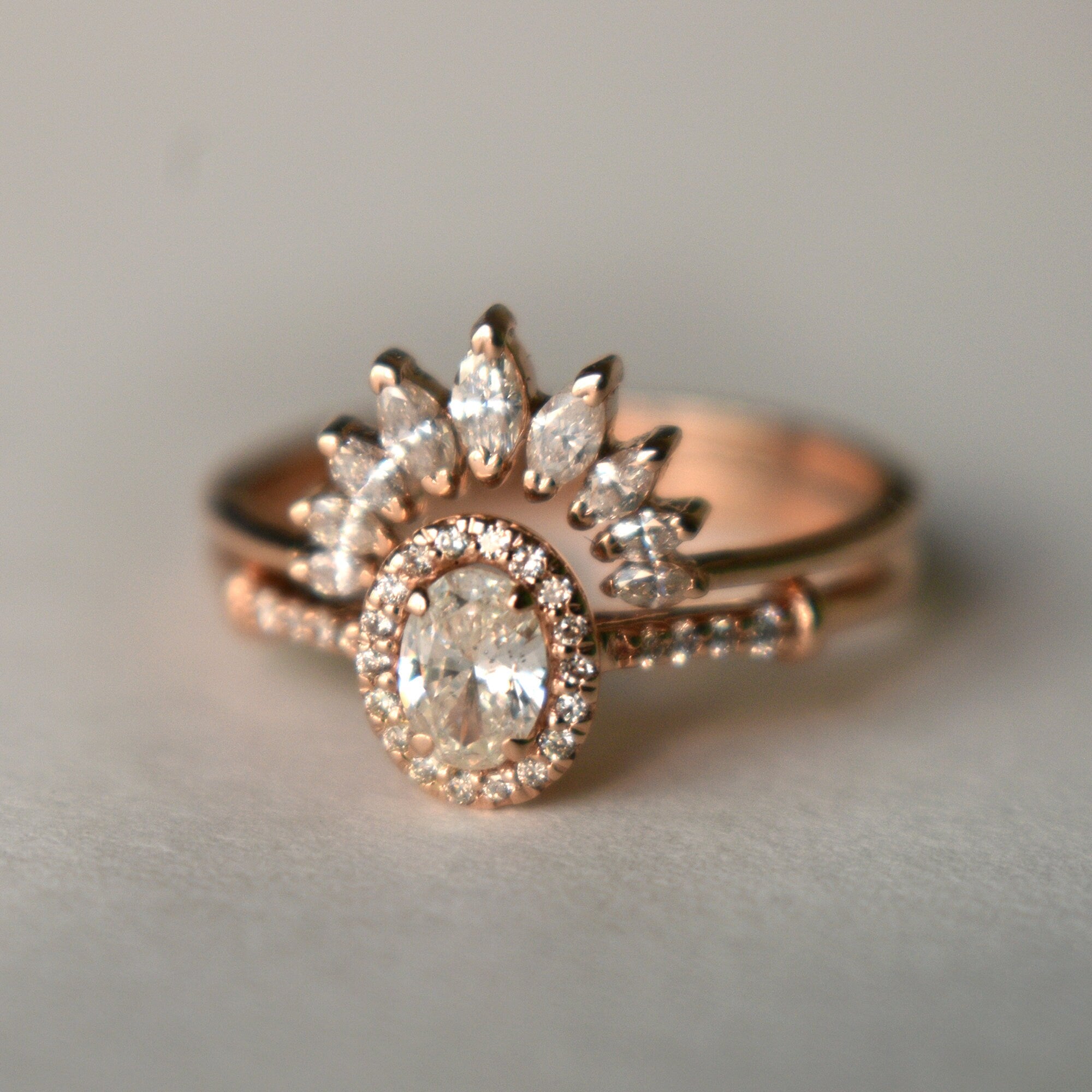 Daisy Oval Halo engagement ring vintage Inspired - rose gold