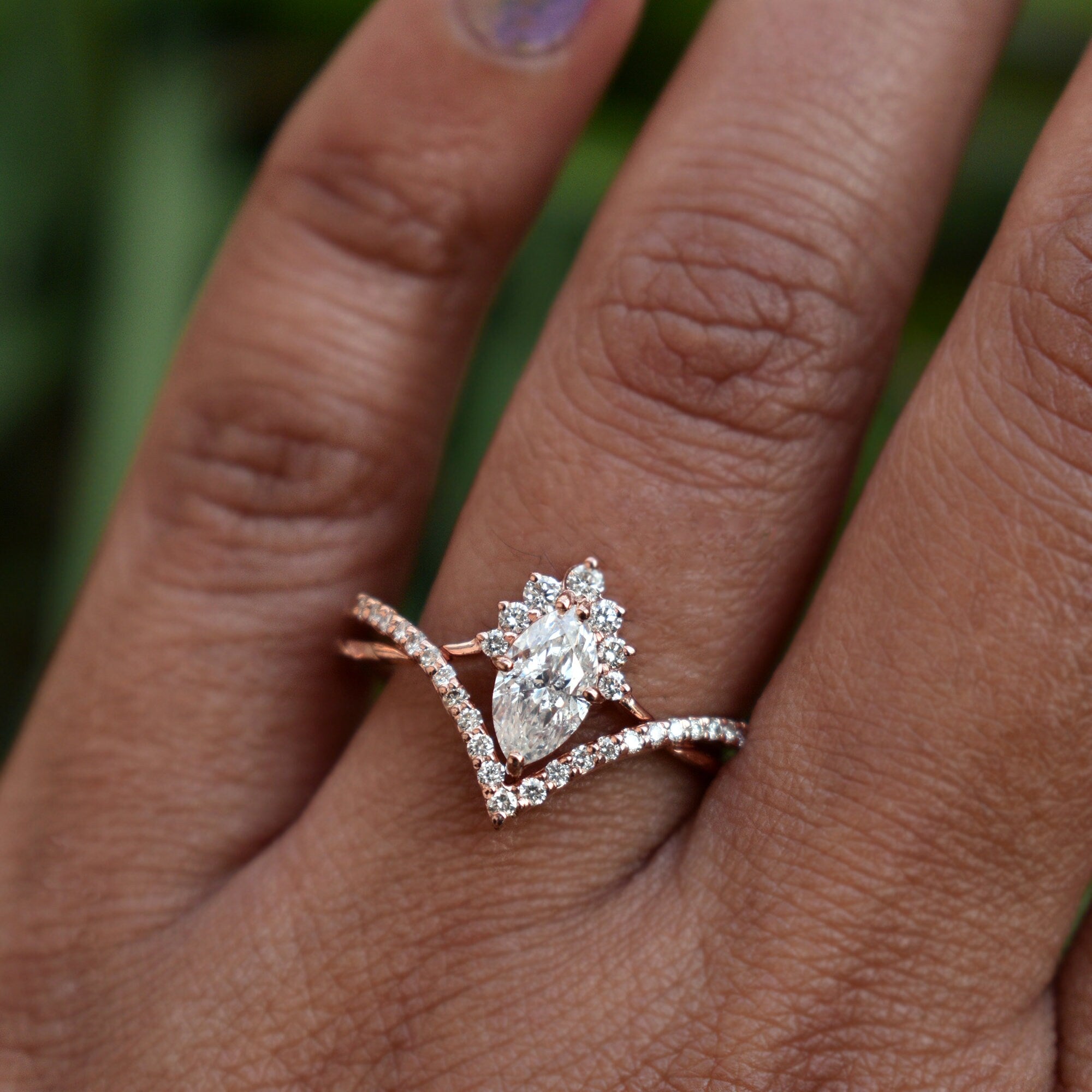 Platinum Flower Crossover Diamond Ring at Rs 25000/piece in Gurugram | ID:  20578308430